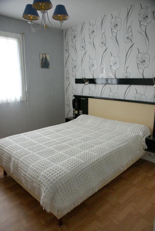 Hotel Restaurant Le Bourgneuf Morlaas Zewnętrze zdjęcie