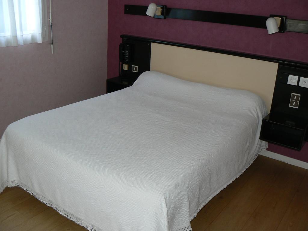 Hotel Restaurant Le Bourgneuf Morlaas Zewnętrze zdjęcie