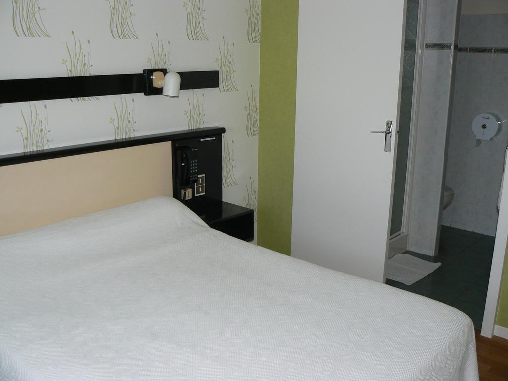 Hotel Restaurant Le Bourgneuf Morlaas Zewnętrze zdjęcie